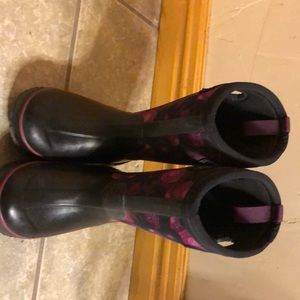 Kids size 11 BOGS